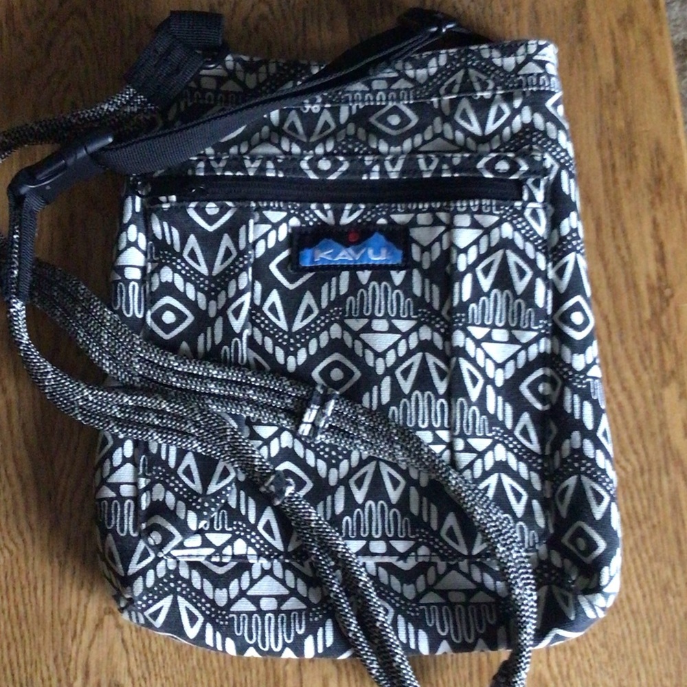 KAVU Keepalong Geometric Black and White Crossbody Bag